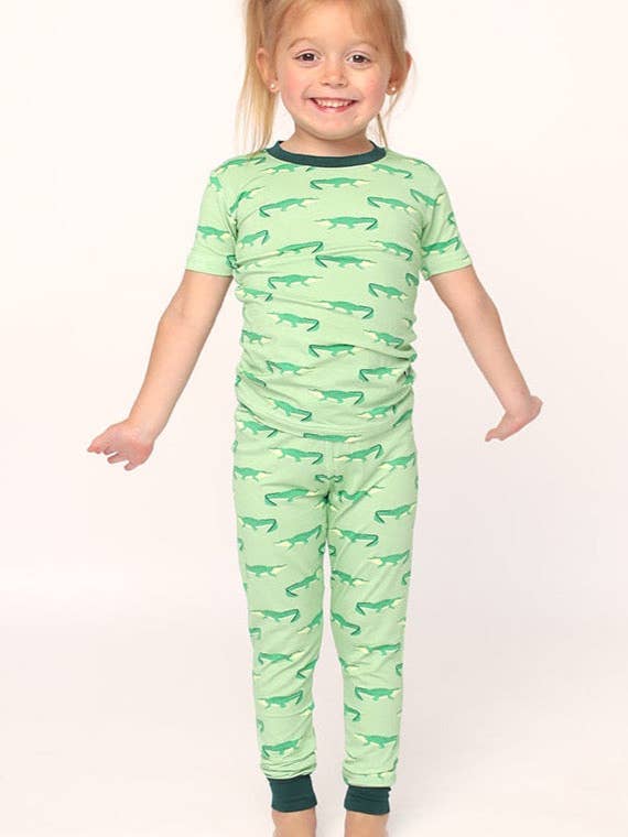 Lichtgroene alligator 2-delige pyjamaset van bamboe voor wholesale door Southern Slumber