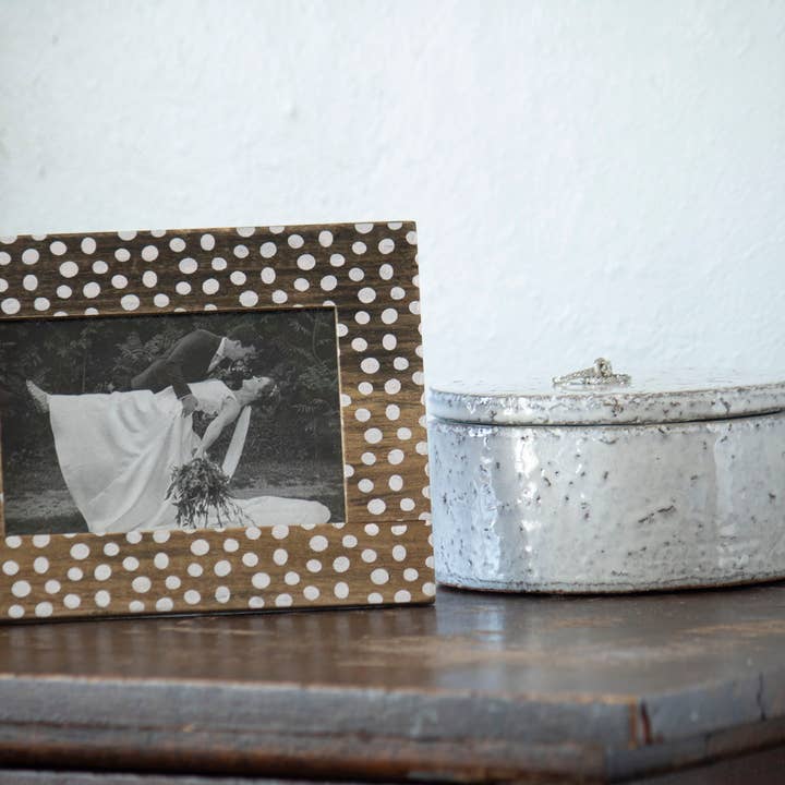 Foreside Home & Garden - Wholesale Picture Frame - Bettina White Polka Dot 4x6 Photo Wood Picture Frame