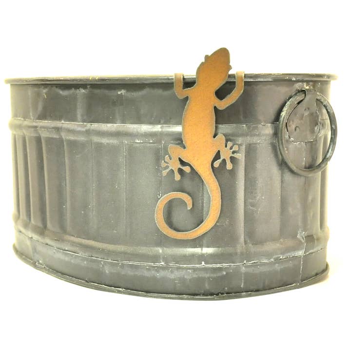 Universal Ironworks USA - Wholesale Outdoor Ornament/Decor - Lizard Garden Pot climber