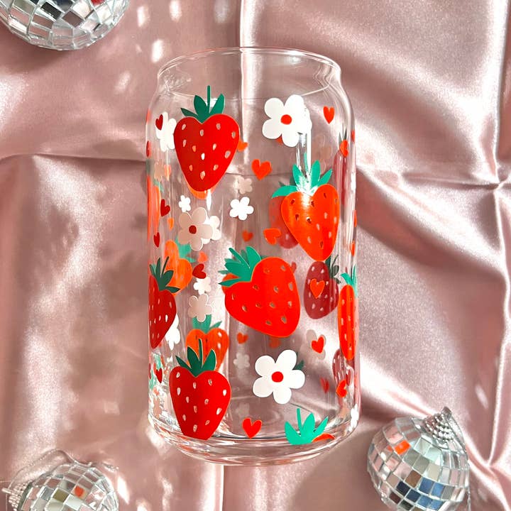Strawberry Daisies Glass Can Reusable Cup for wholesale by Designing Sips