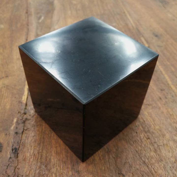 Shungite, cube 5cm pour la vente par Shungite.fr