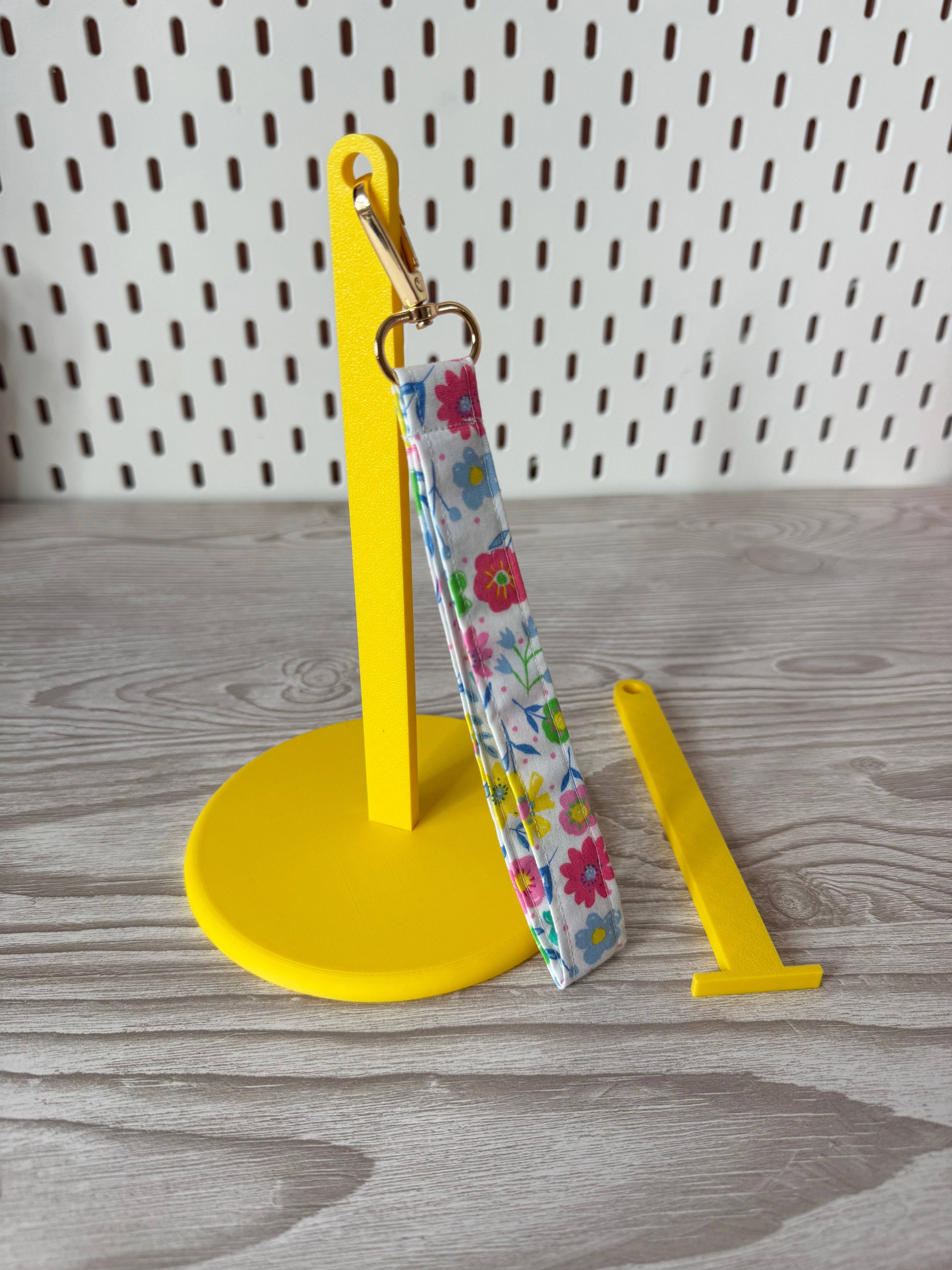 Emily's Weaving – wholesale Knitting/Crochet Supplies – Yellow Yarn Spinner with Ditsy Wristlet1