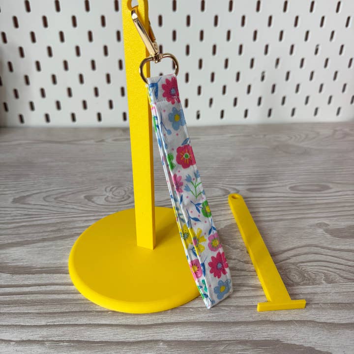 Emily's Weaving – wholesale Knitting/Crochet Supplies – Yellow Yarn Spinner with Ditsy Wristlet1