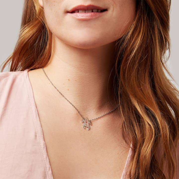 Annie Oak - Venta al por mayor Collares con colgantes/abalorios - Collar Turtle Geometric Plata3