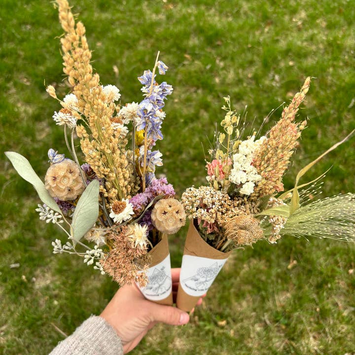 Nurturing with Nature - Wholesale Dried/Pressed Flowers - Mini Dried Flower Bouquet 1