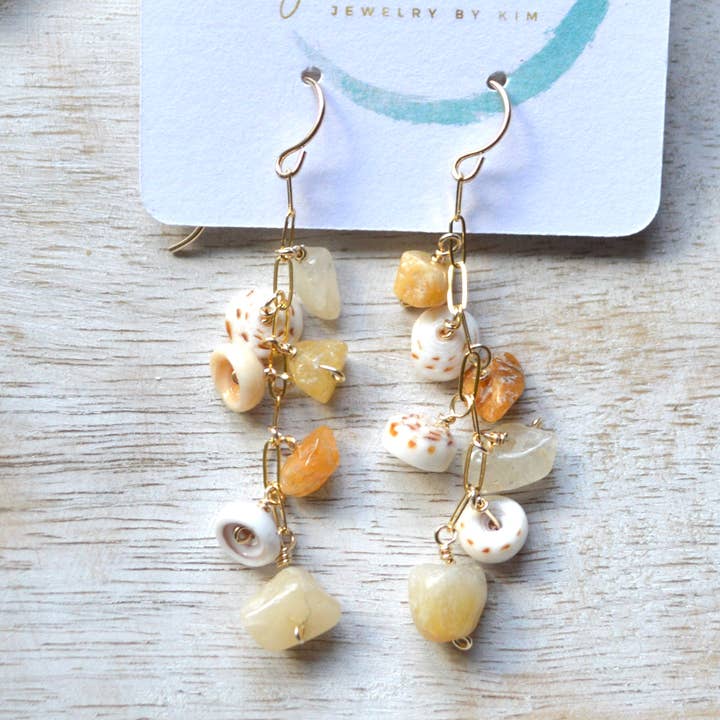 Brincos Puka Shell Aventurina por atacado de Salty But Sweet