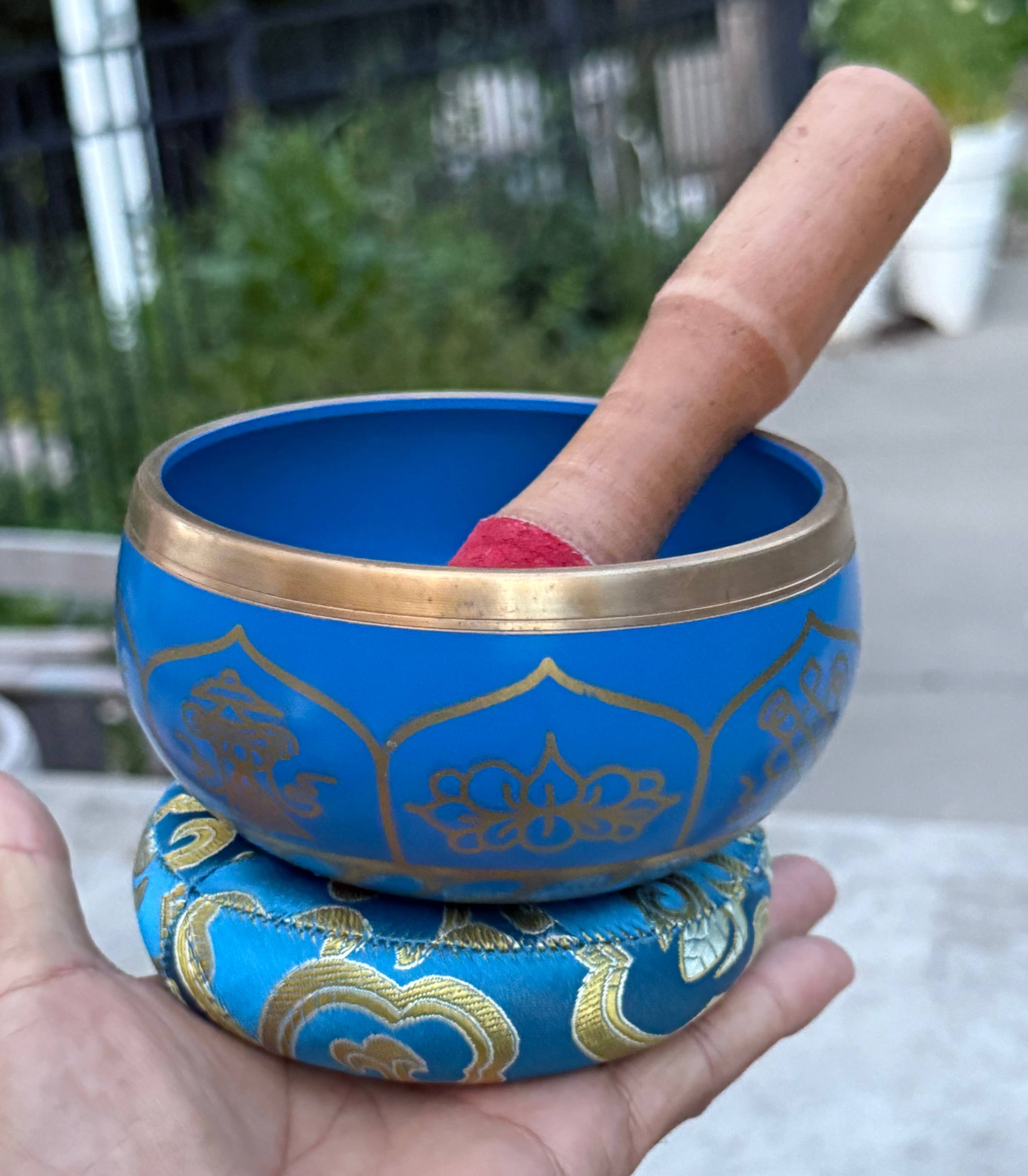 Lungta Imports - Wholesale Meditation Supplies - Singing Bowl Complete Set ~ 8 Lucky Symbols ~ For Meditation11