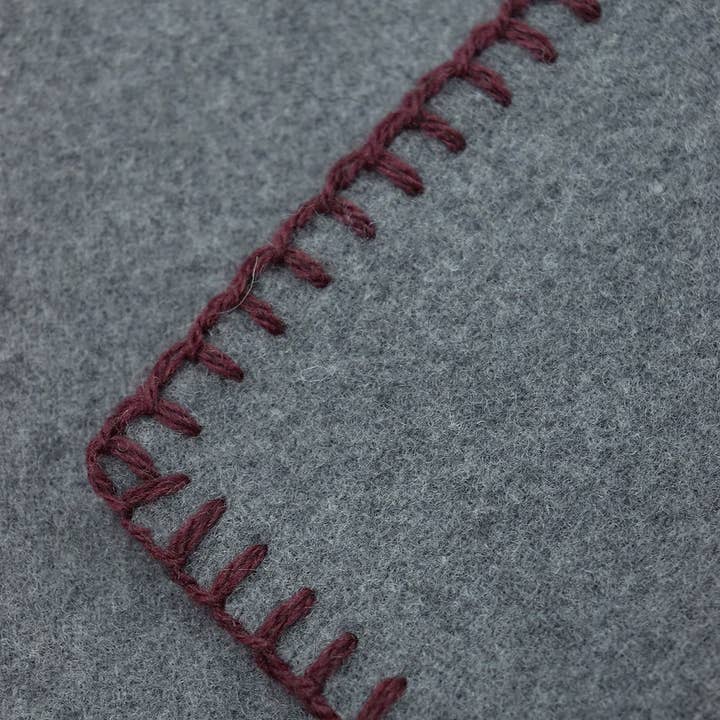 Giardino Segreto - Wholesale Throw Blanket - Pure wool blanket PUNTO CAVALLO | Anthracite - Bordeaux3