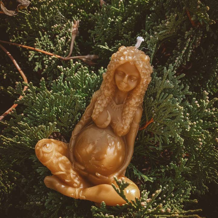 whatever workshop - Wholesale Novelty Candle - Beeswax candle Goddess of the earth Gaia9