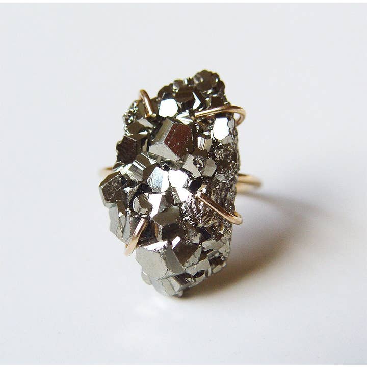 Friedasophie - Venta al por mayor Anillos grandes/de cóctel - Anillo de oro con cristal de pirita. Anillo llamativo de pirita cruda