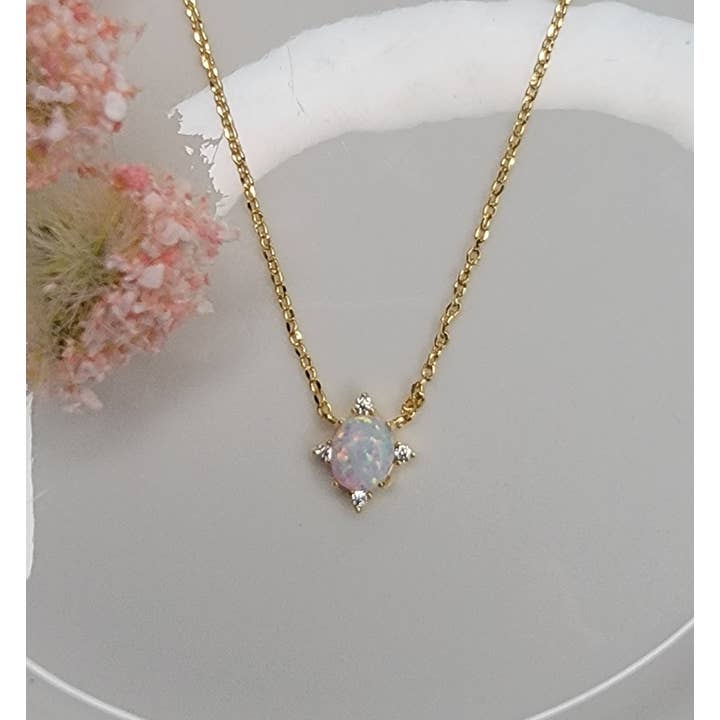 LABBODLAT HALSBAND I OPALSTEN. för wholesale av BETTYOH INC