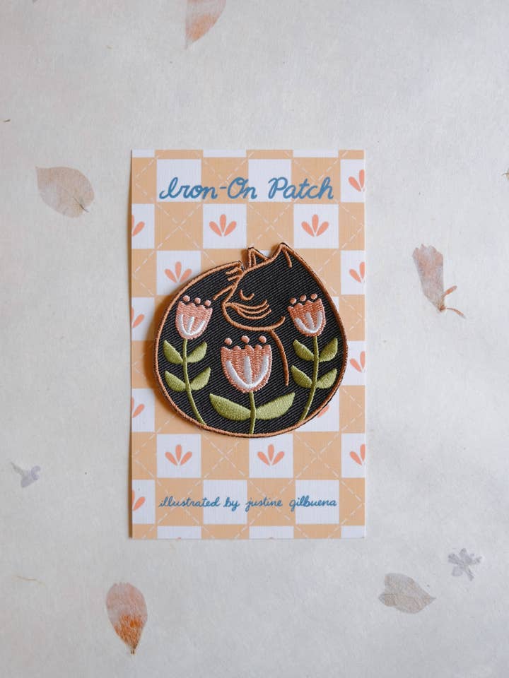 Écusson thermocollant Sieste de chat (Nouvelle taille 2,5” x 2,5”) pour la vente par Justine Gilbuena