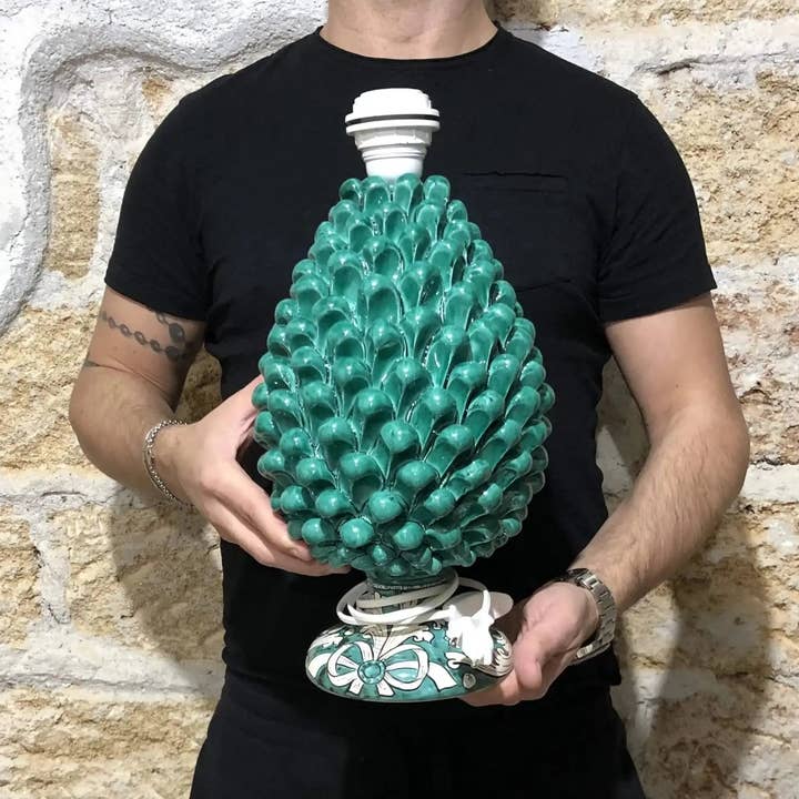 DD Ceramiche Siciliane - Vendita all'ingrosso Lampada da scrivania/d'accento - Lampada Pigna Ceramica Caltagirone cm H.30 Artigianale Verde Cristallo Base Decorata