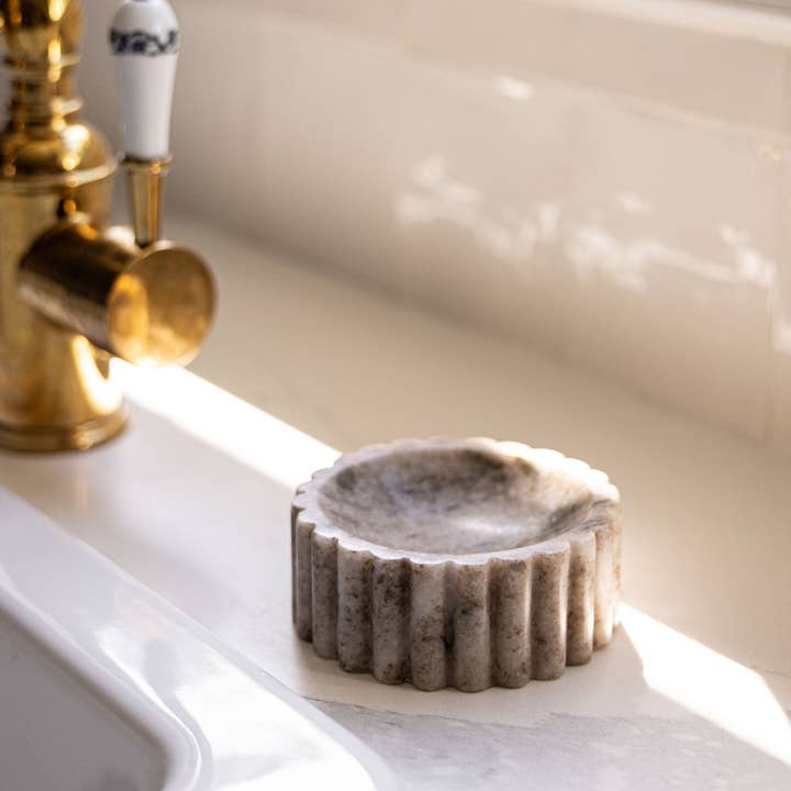 Luxe B Co - Wholesale Bath soap dish - Fluted Soap Dish Beige Light Grey Tones Marble 4