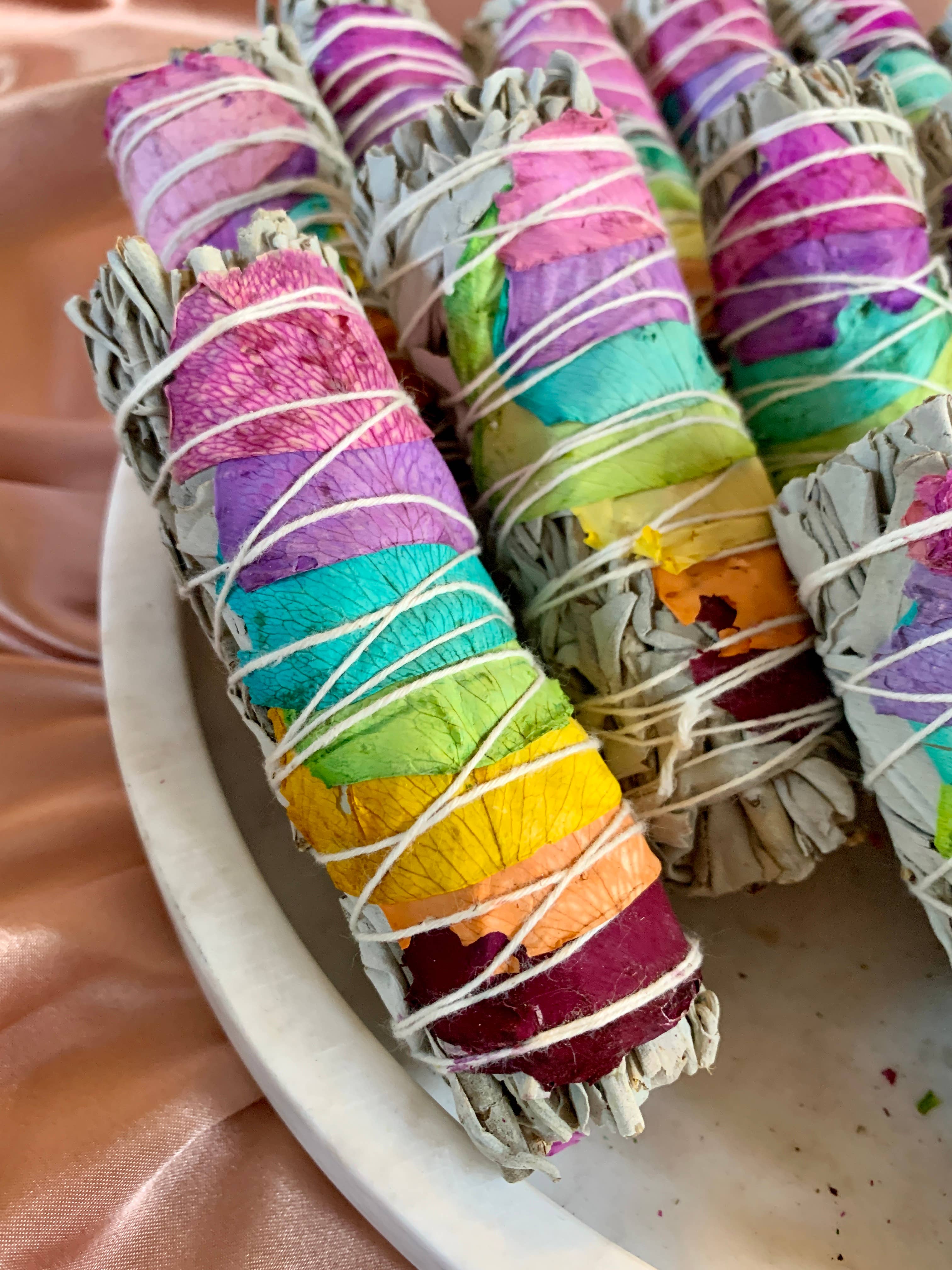 Sacred Sunday - Vente Bâton de sauge - Duo de fumigation CHAKRA [Bâton de sauge arc-en-ciel + Bâton de Palo Santo]1