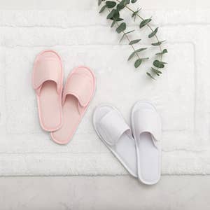 nok overliggende generation Purchase Wholesale spa slippers. Free Returns & Net 60 Terms on Faire.com