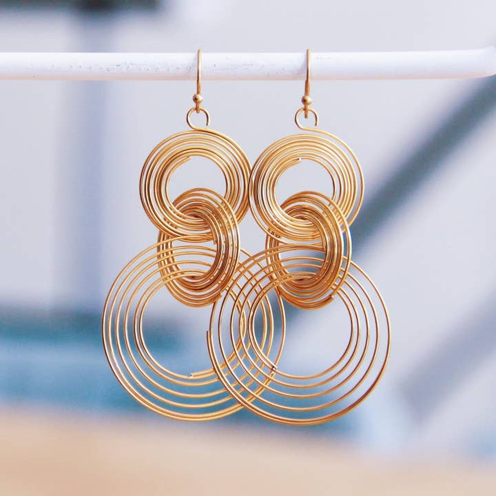 Bazou - Wholesale Hoop Earrings - Stainless steel statement earring twisted rings - gold