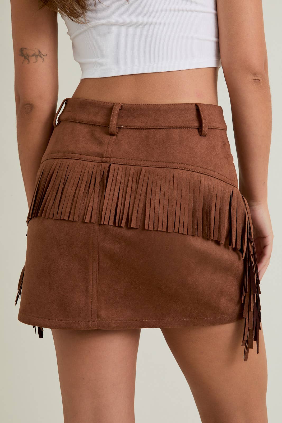 Marron JUPE EN DAIM TAILLE BASSE AVEC DÉTAILS À FRANGES en vente sur Faire5