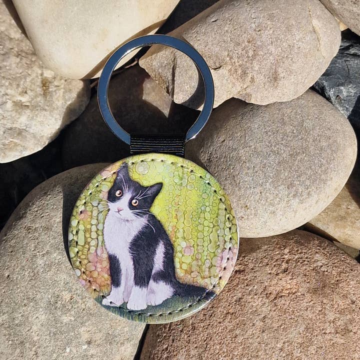 By Jo Crafts – wholesale Keychain – Unisex – 103-KR - Black & White Cat Faux Leather Keyring 6