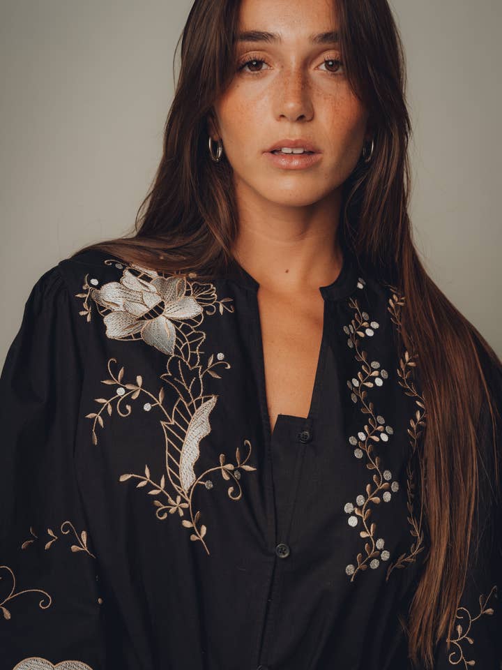 Camicia Dahlia con ricamo floreale per la vendita all'ingrosso da parte di Kapda Casa