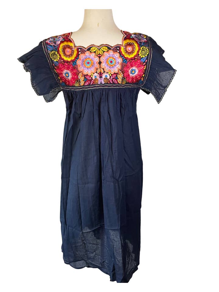 Pink and Silver - Vente Robe – femme - Robe à empiècement brodé mexicain
(Plusieurs couleurs disponibles)