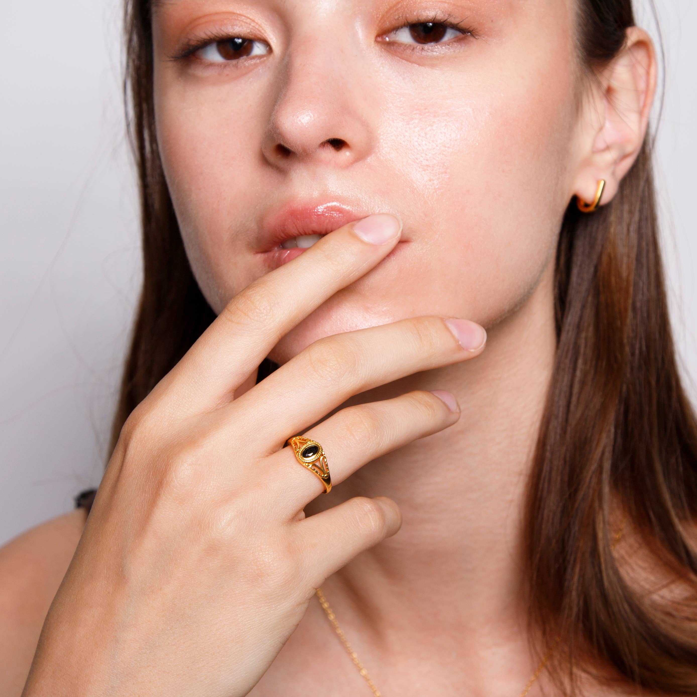 HolyBang Jewels - Wholesale Ring met een steen/solitaire ring - VINTAGE ONYX KANTEN RING - R-F26234