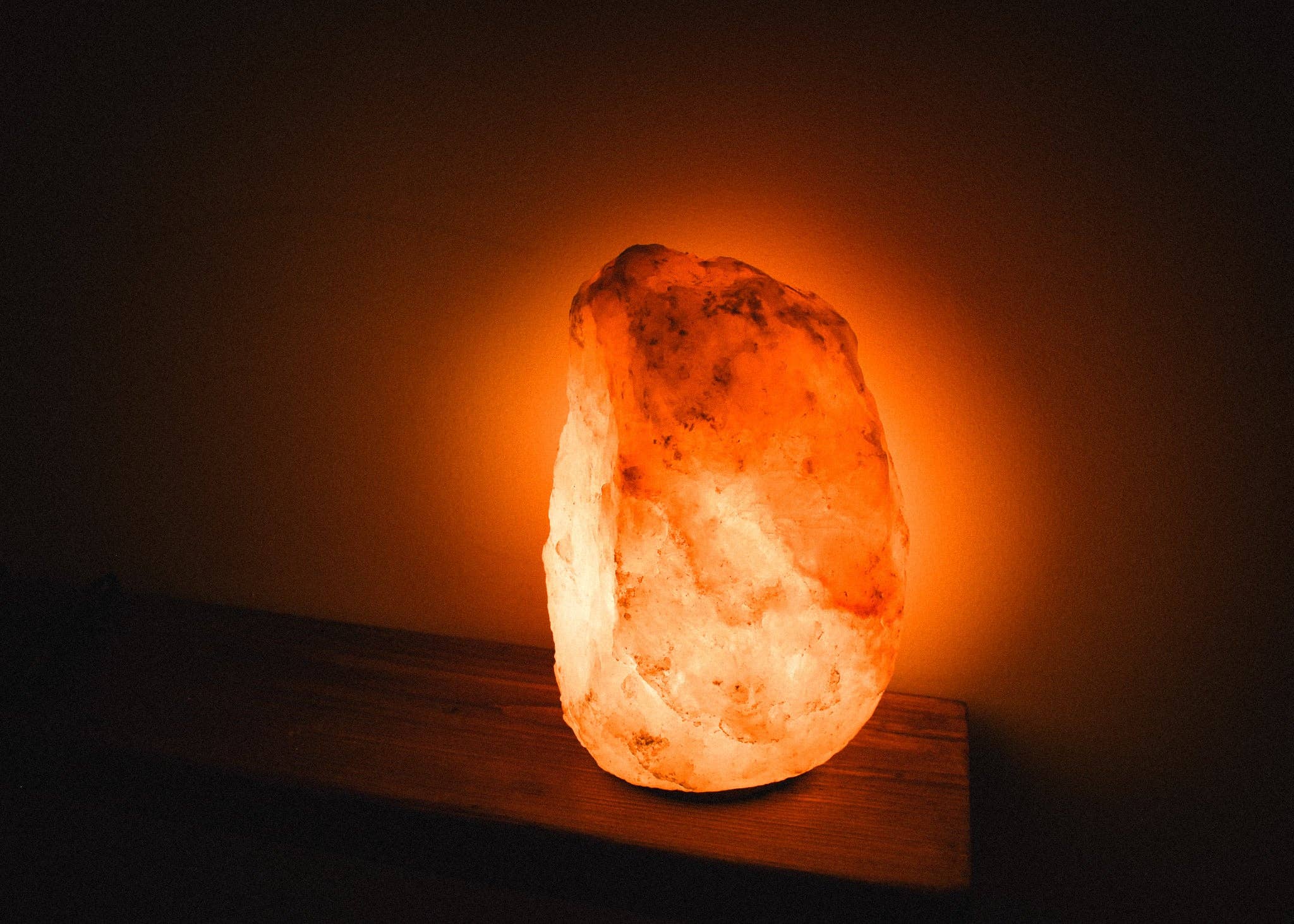 Silk Route Spice Company – wholesale Salt lamp – Himalayan Salt Lamp With Wooden Base 7-9KG3