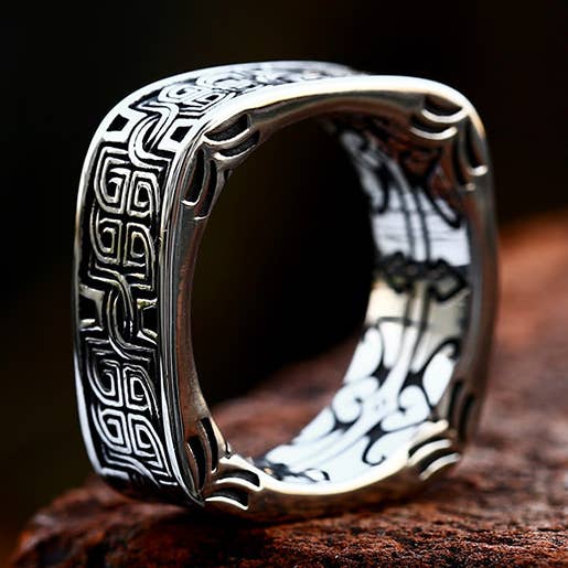 Musterring im Wikingerstil und andere Ergebnisse für musterring im Großhandel. Kostenlose Rücksendungen und 60-Tage-Zahlungsziel auf Faire im Trend auf Faire.