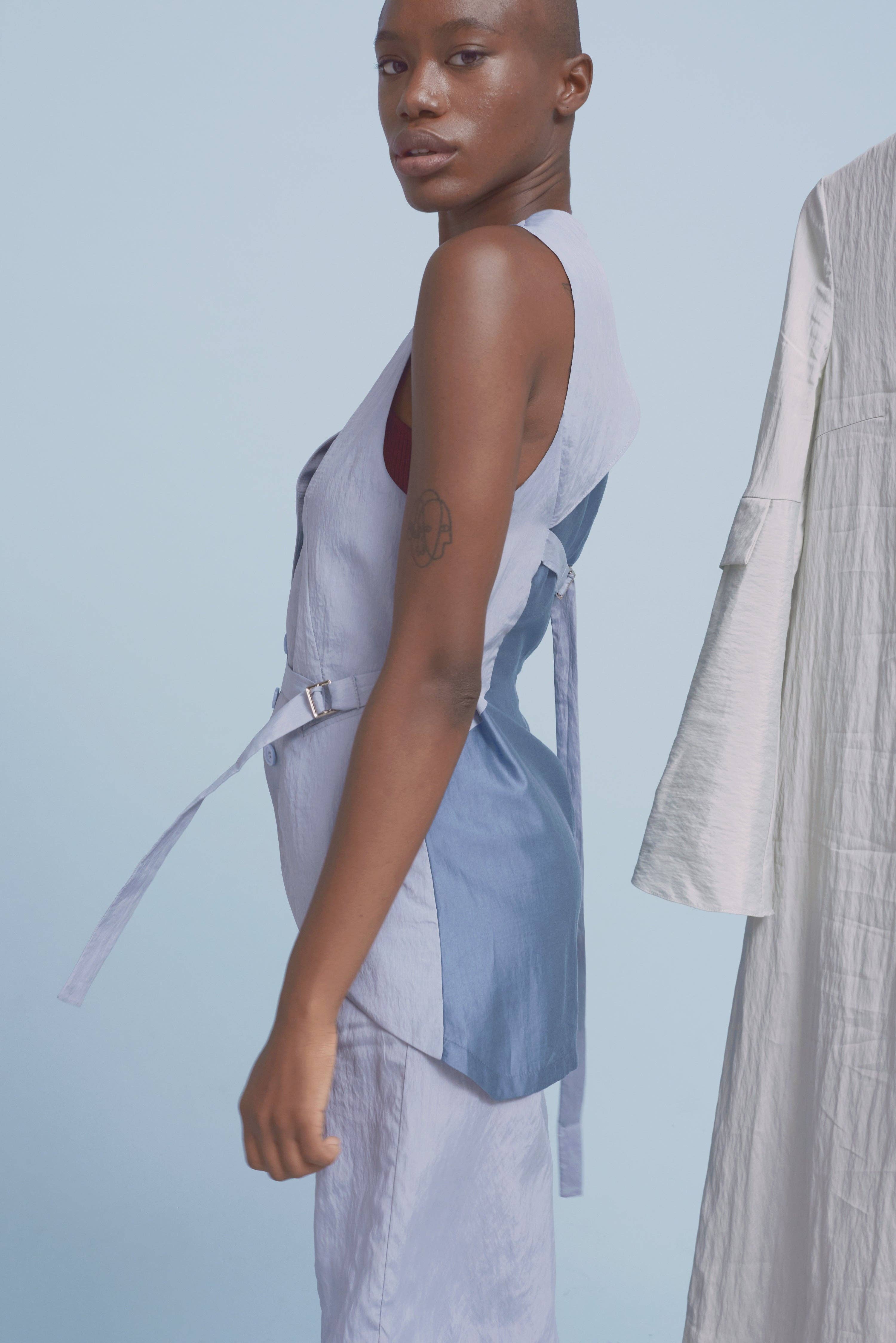 SUNDAY LIFE - Wholesale Outerwear Vest - Women's - ALICE—WAISTCOAT WITH SPLIT FABRICS ON THE BACK3