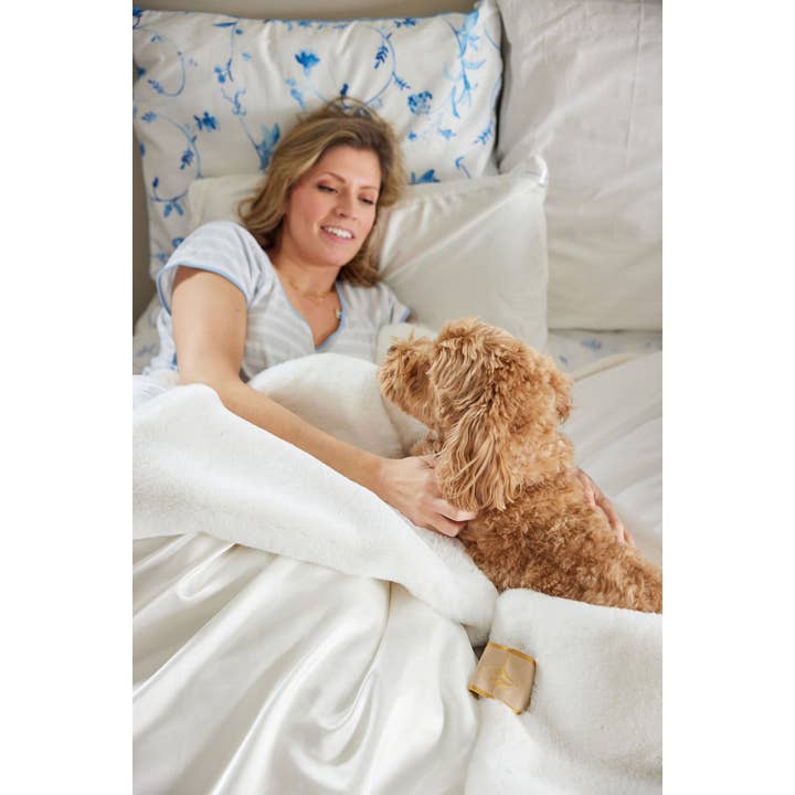 Pretty Rugged - Wholesale Throw Blanket - Luxury Indoor Blanket with Waterproof Backing | Pretty Rugged23