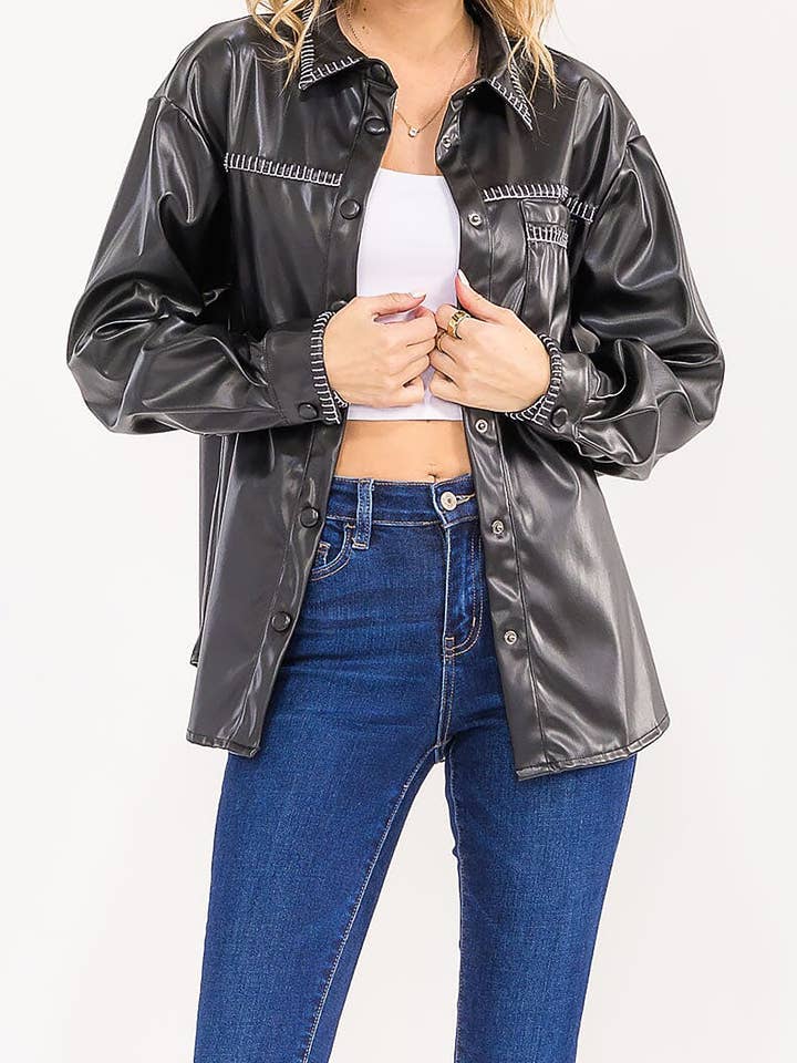 SOBRECAMISA DE POLIPIEL SÓLIDA CON COSTURAS EN CONTRASTE Y BOLSILLOS para venta al por mayor de ROUSSEAU