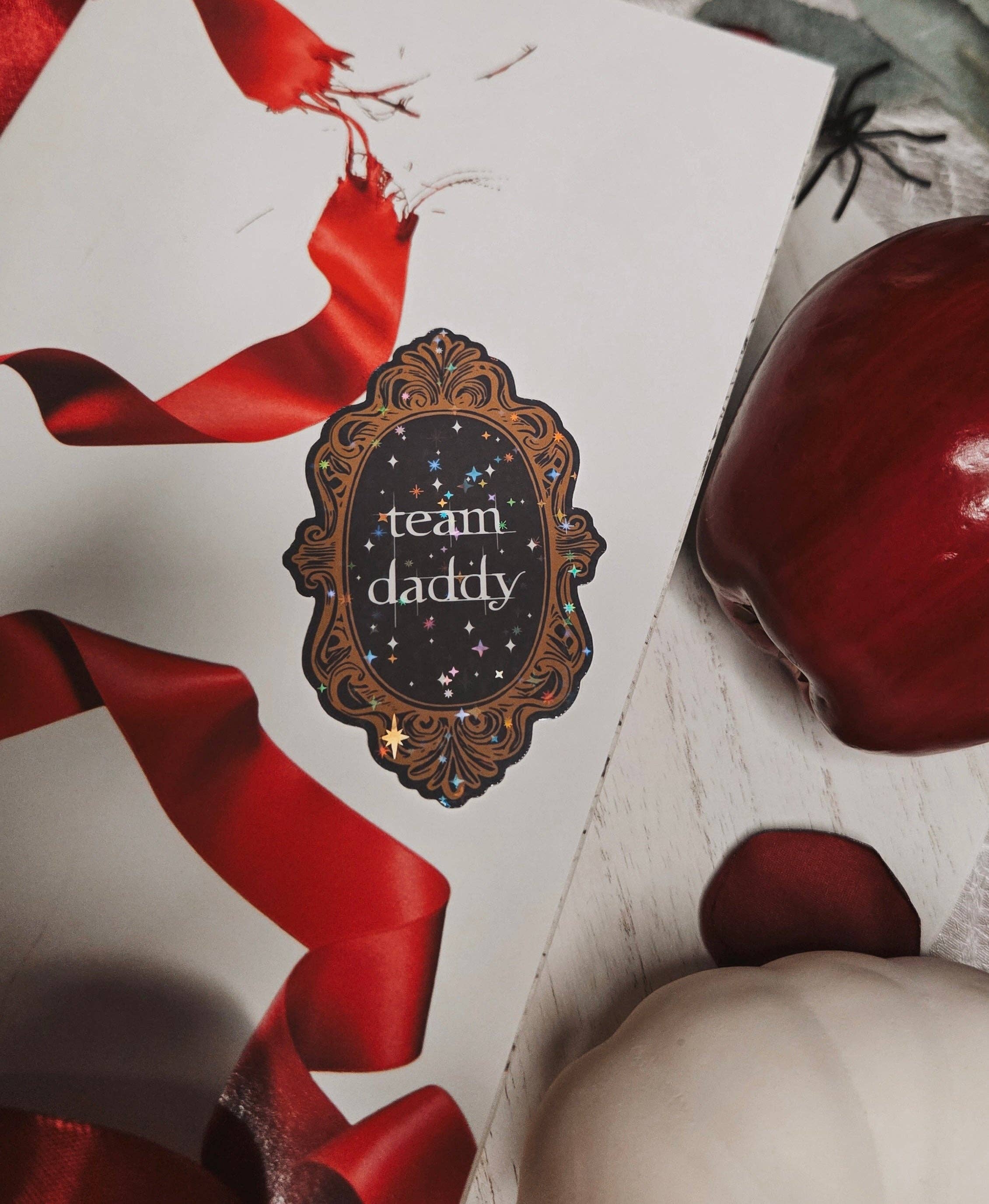 Shadowbound Spines LLC – wholesale Klistermärke – Skymning Lag Pappa Bokälskare Klistermärke1