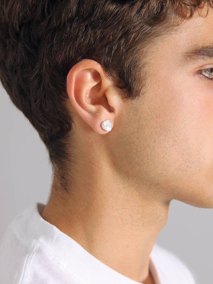 B. Pearl Stud Örhängen, Sterling Silver Stolpar för wholesale av Sentient Jewelry