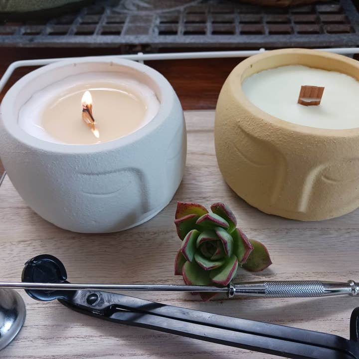 Bougie en cire de soja, récipient en ciment, moutarde et jasmin pour la vente par Casa de Iris Crafts