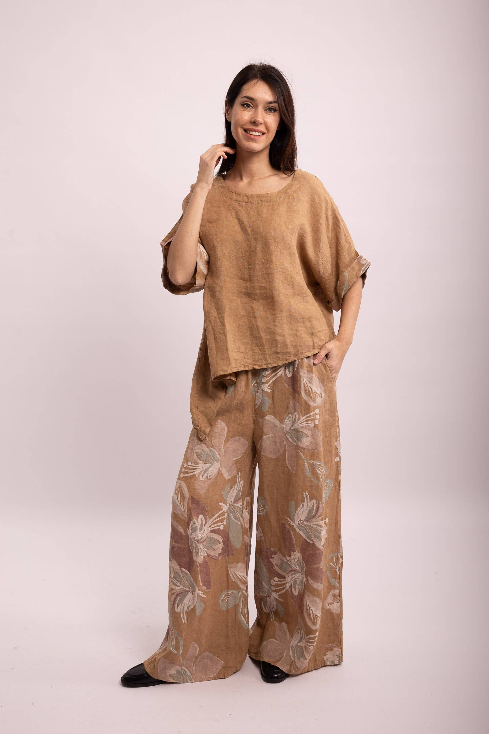 Shyloh - Wholesale Pants - Women's - Wide-leg pants with elastic waistband and floral print, 206598