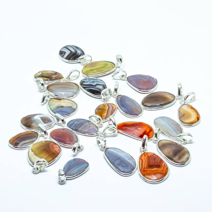 Quasar Gems USA – wholesale Pendant/charm necklace – Agate Sterling Silver Abstract Pendant Necklace1