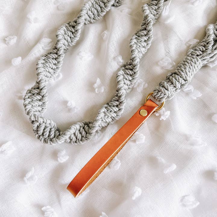 EMBER & IVORY - Wholesale Pet Leash - Dog - Macrame Dog Leash w/ Leather Handle - Gray Rope3