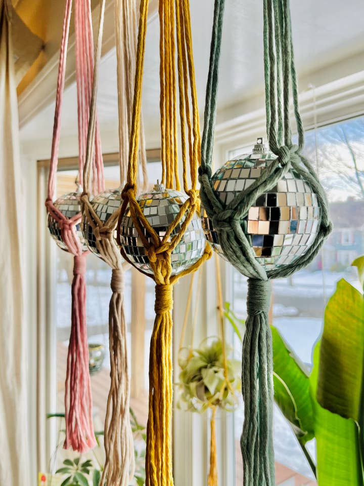 Macramé zonnekijkers met hangende discobal voor wholesale door Make My Day Design