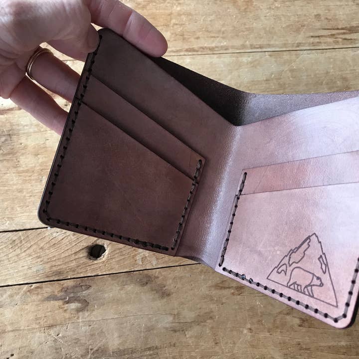 Simply Me • Gentlemen Est. 2017 LLC - Wholesale Wallet - Men's - Brown Bear Bifold Leather Wallet5