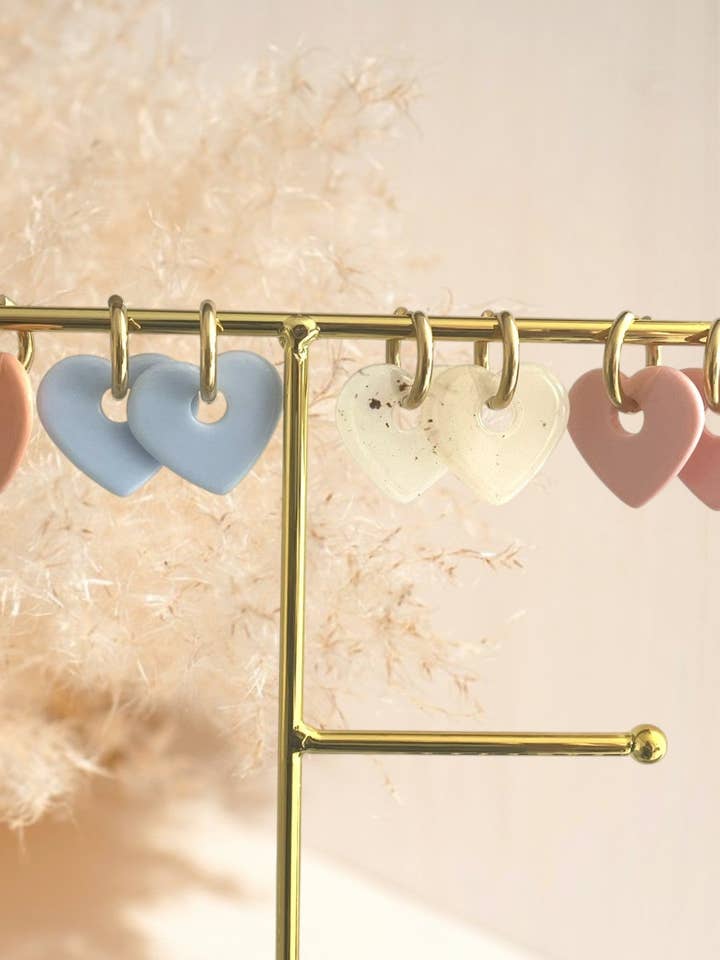 Brincos de argola AMOR - aço inoxidável e coração acrílico por atacado de Innaya