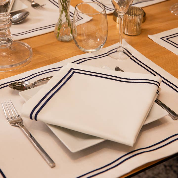 Nelly Fyrkantiga Broderade Servetter - Elfenben • Set om 4 för wholesale av Top Tables Retail