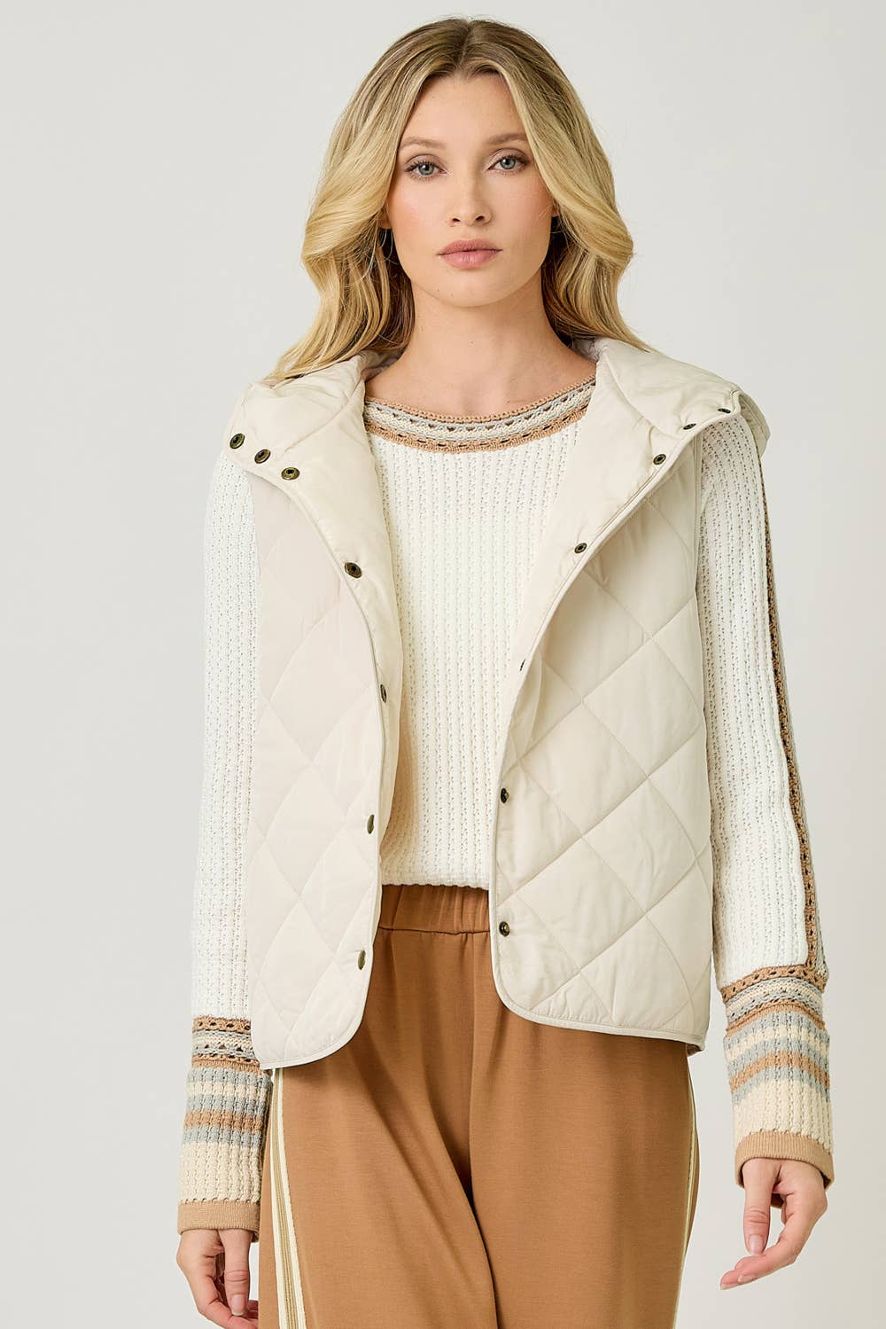 Mystree - Wholesale Outerwear Vest - Women's - 61144 Quilted Puffer Hoodie Vest6