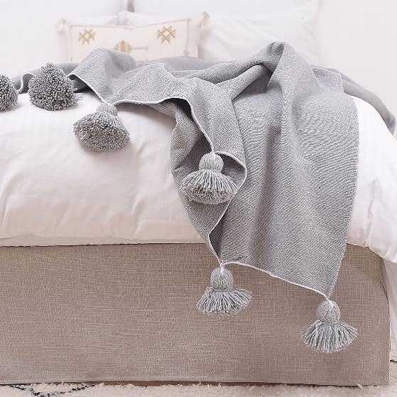 marrakeshop - Vente Plaids - Plaid marocain premium fait main avec pompons et franges14