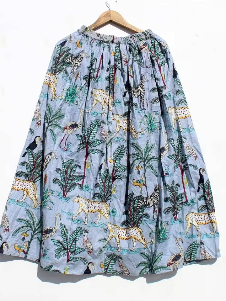 Belle jupe de plage, robe longue, taille libre pour la vente par bhavnas boutique