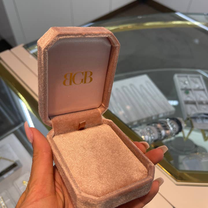 Boîte à Collier Premium pour la vente par Glam Bar Bazaar