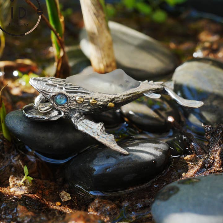 Pendentif & Broche Baleine Cristal Blanc en Argent 925, Bijou Totem Labradorite Style Gothique, Cadeau de Noël pour Elle pour la vente par idjewelry