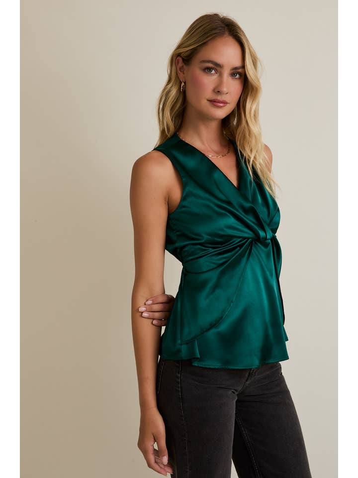 GILLI - Wholesale Blouse - Women's - FRONT TWIST DETAIL SLEEVELESS TOP1