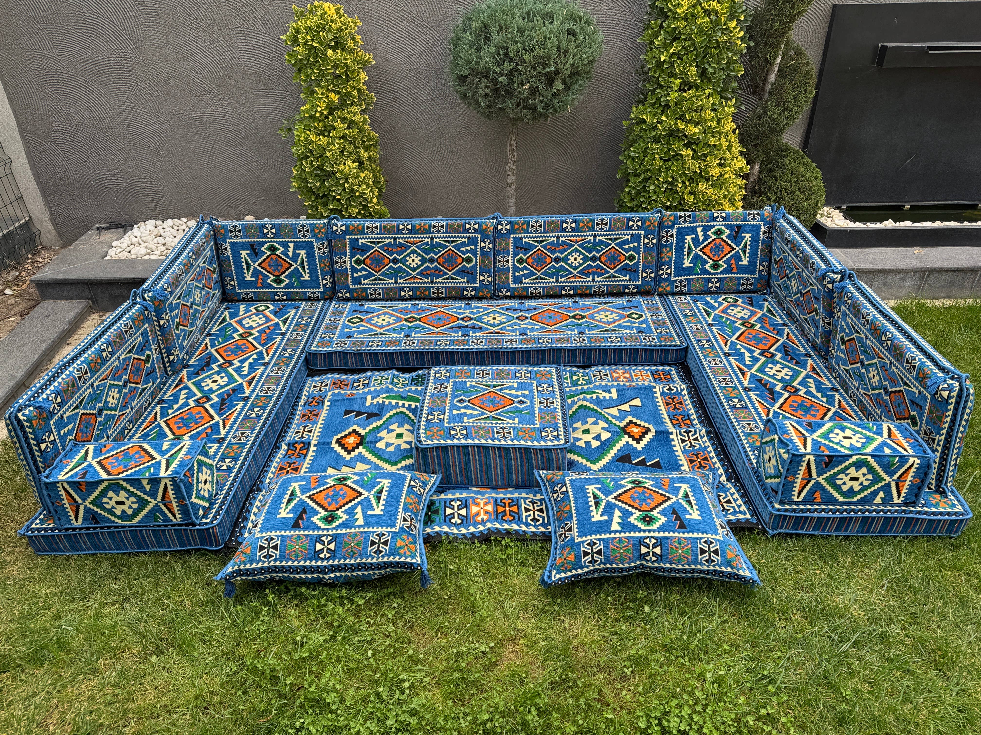 The Loom Wholesale – Großhandel Polsterhocker – Handgefertigte Bodensitzgelegenheit - Kilim-gemusterter Ottomanen-Bodensofa1