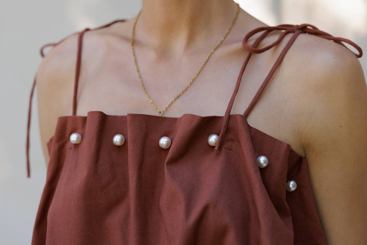 LINO BICOLORE Top in lino con perle applicate in vendita all'ingrosso su Faire10