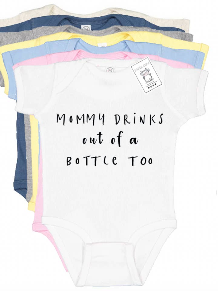 Body en coton pour bébé - Graphique "Maman boit à la bouteille" pour la vente par Paper Cow LLC